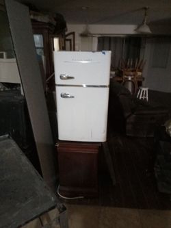 Magic Chef Retro 3.2 Cu. Ft. 2-Door Compact Refrigerator
