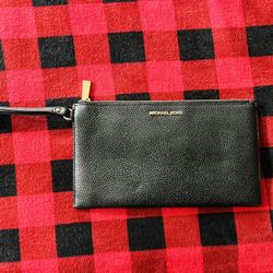 Michael Kor Wristlet 