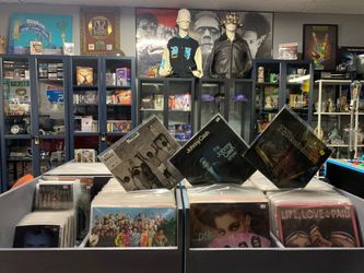 MUSIC MOVIES RECORDS CDs