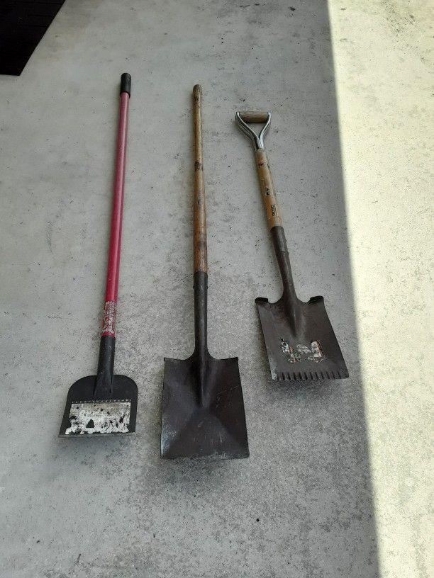 ROOFING SHOVELS FOR WORK GOOD CONDTION USED $20.00 EACH PICK UP FTPIERCE