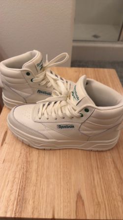 Reeboks tennis shoes size 7