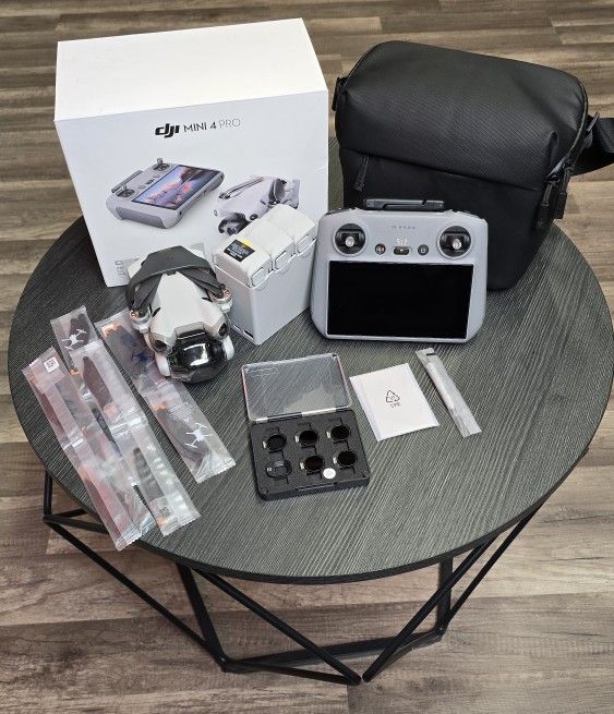 DJI Mini 4 Pro Fly More Plus Combo Drone Kit - Excellent Condition 