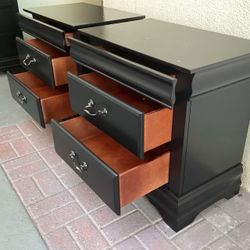 Set of two Nightstands