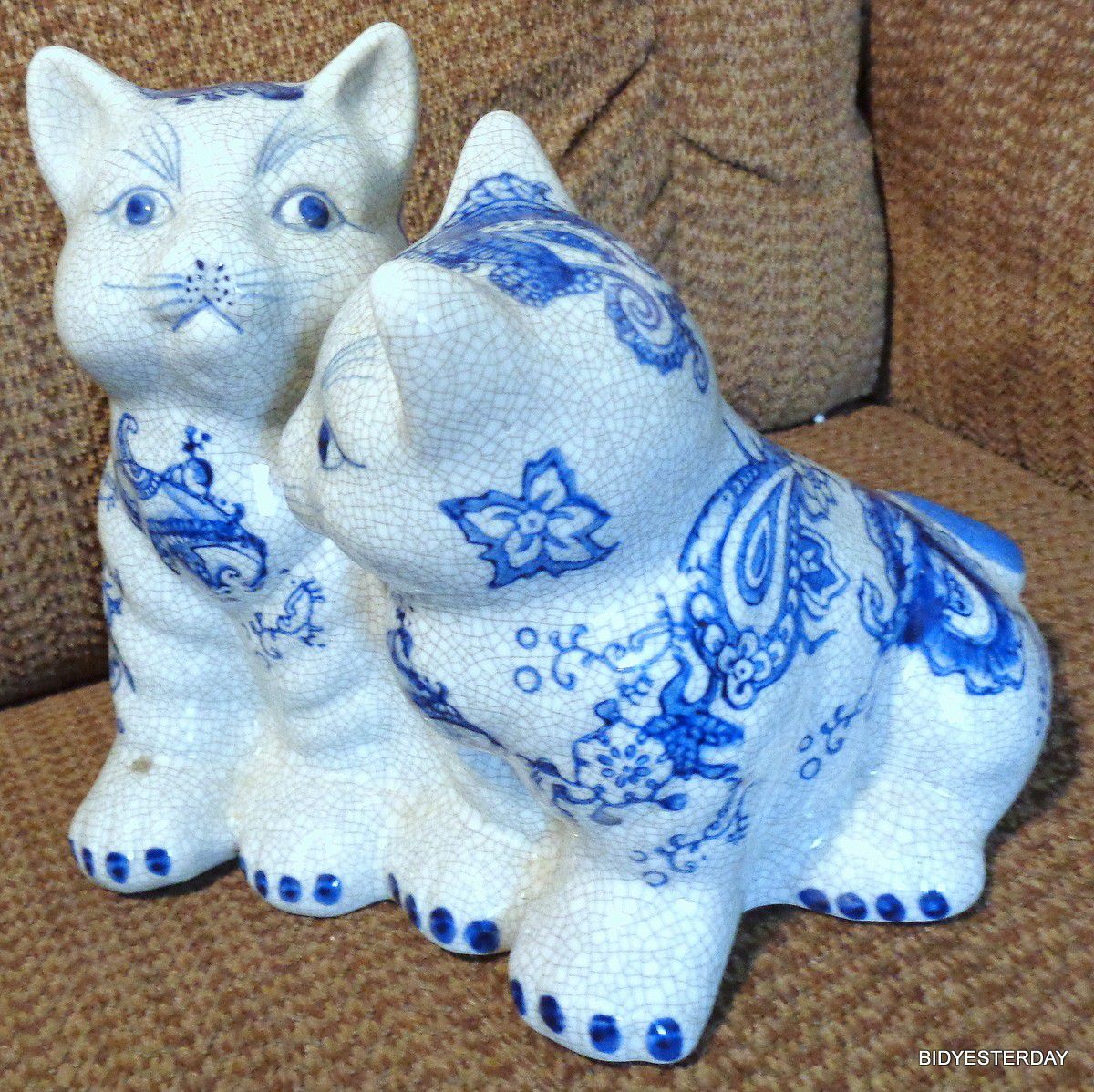 Baum brothers paisley blue and white kitten cat figurine
