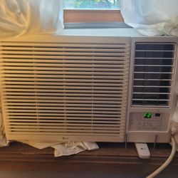AC/HEATER LG 12,000 BTU.  230 Volts. 