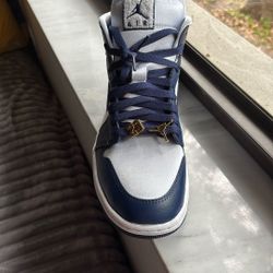 Wmns Air Jordan 1 MID SE 