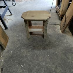 End Table/Plant Stand