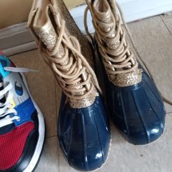 Rain Boots Medium $5