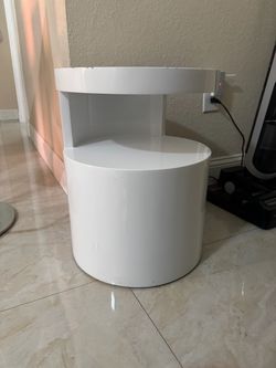 Round White Lacquer Side Table with Open Shelf