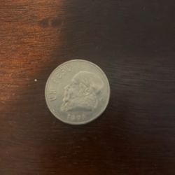 Old One Peso Coin From Mexican Republic 1971