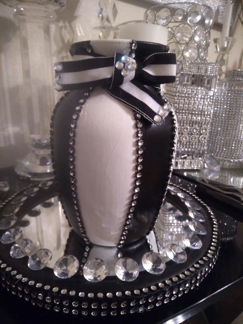 Black And White 2pc Set..$30
