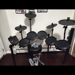 Alesis Nitro Mesh Extended Drum Set + Drum Stool