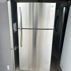 KENMORE 33 INCHES  TOP FREEZER REFRIGERATOR WORKING GREAT