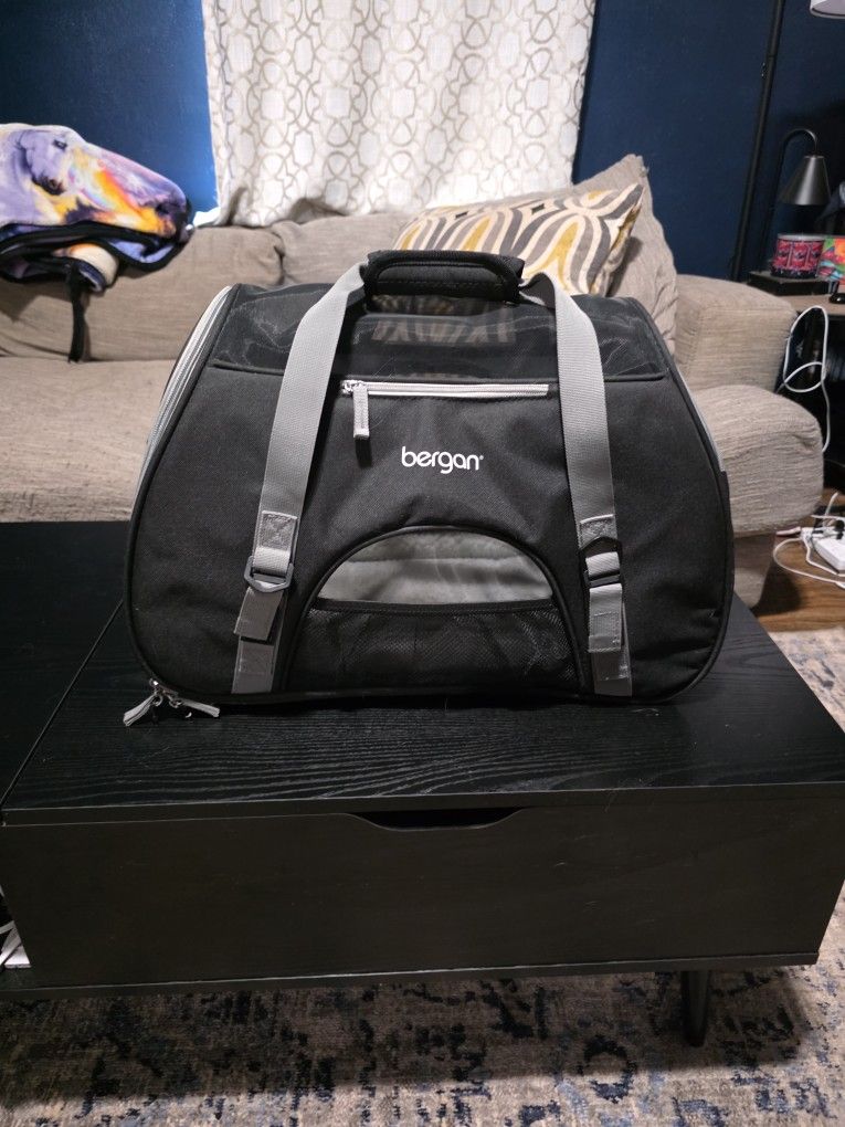 Bergen Pet Carrier