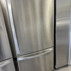 Kenmore 32 Inches Wide Bottom Freezer Refrigerator