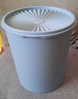 Vintage Tupperware Servalier Large 17-Cup Canister (#805) with Starburst Lid (#806) - Country Blue