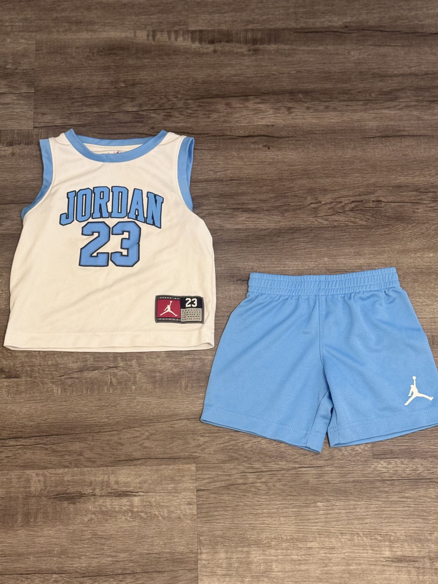 Toddler 2-piece Jordan toddler outfit size 3T