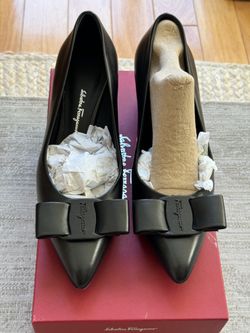 Salvatore Ferragamo Viva 55 Bow Pumps Women's SZ 8.5
