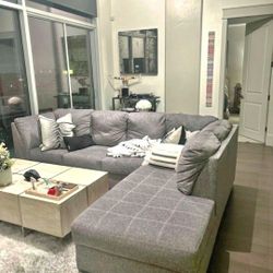 SECTIONAL BRAND NEW CONDITION 
