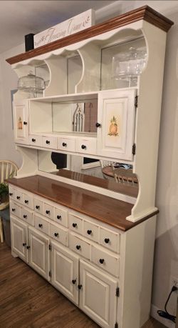 Hutch/sideboard