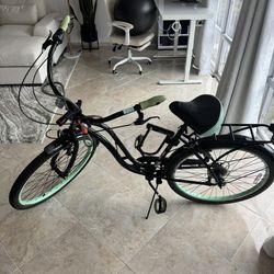 Schwinn Cruiser Bike w/ 6 gears, lock and lights included