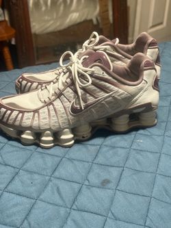 Women’s Nike shox