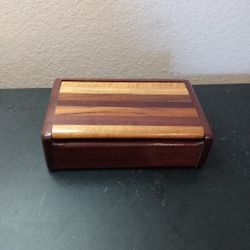 EXQUISITE Handmade 4"x7" Marquetry Keepsake Box
