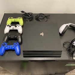 PS4 Pro (everything In The Photo Is Included)