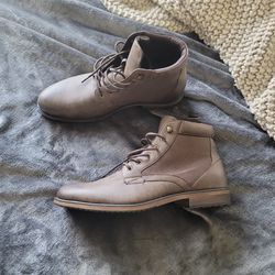 Men Boots Size 14