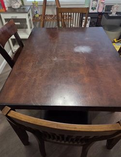 Kitchen table w chairs