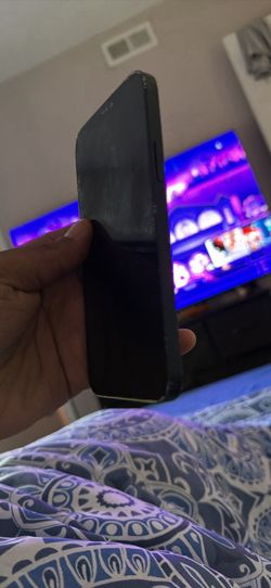 Black Boost Mobile iPhone 12