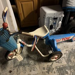 action riders by roadmaster tricycle blue with tow