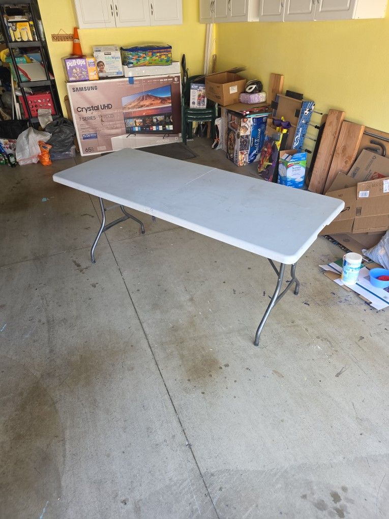 Foldable Table