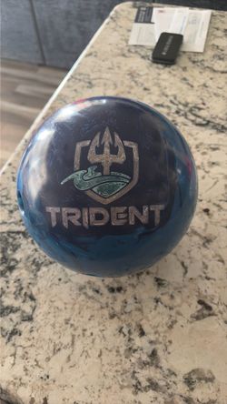MOTIV Trident Bowling Ball – 15 lb – Excellent Condition
