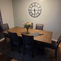 Beautiful Wood Dining Set In Mint Condition 