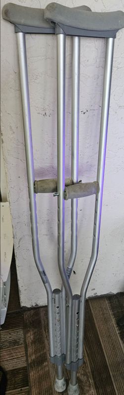 Adjustable crutches