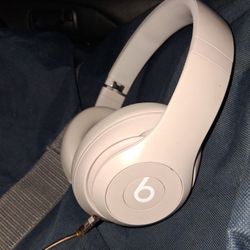 Beats Studio Pro Noise Canceling..