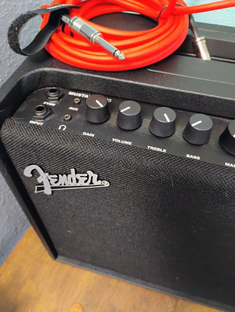 Excellent Condition Fender Mustang Amp & Boss Distortion Pedal $100 Obo