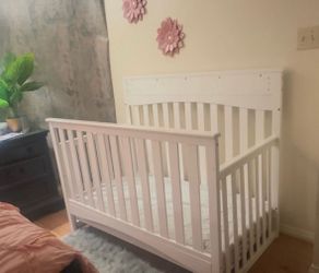 Baby crib with mattress