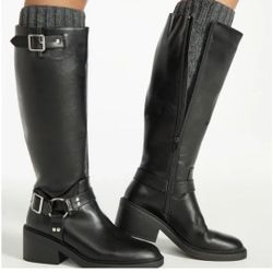 Shoe Dazzle Black Maddox Flat Boot
NWT
Shoe Dazzle