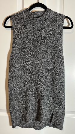 Kenneth Cole size small sweater