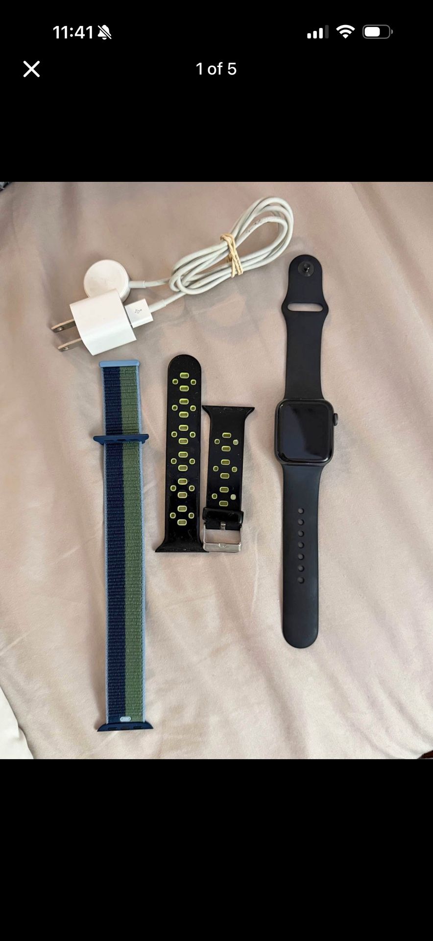 Apple Watch Series 4 (40mm) Bundle - condition good