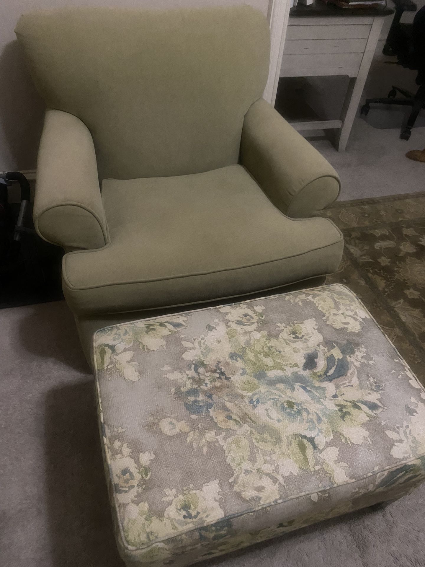 Chair/ottoman/pillows