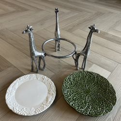 Vintage Giraffe Pedestal Stand w/ Japan Ceramic Plates – Mid-Century Safari Déco