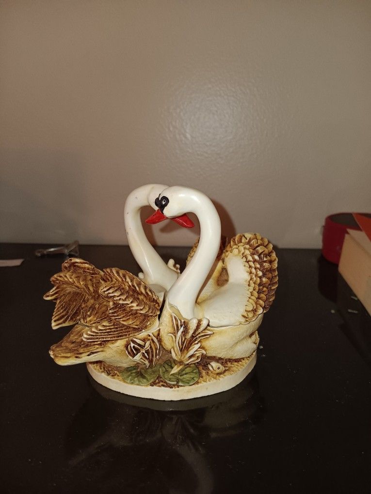 Harmony Kingdom Pillow Talk Ring Box