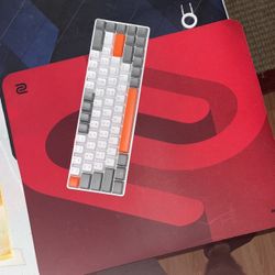 2 Zowie Mouse Pads + Keyboard