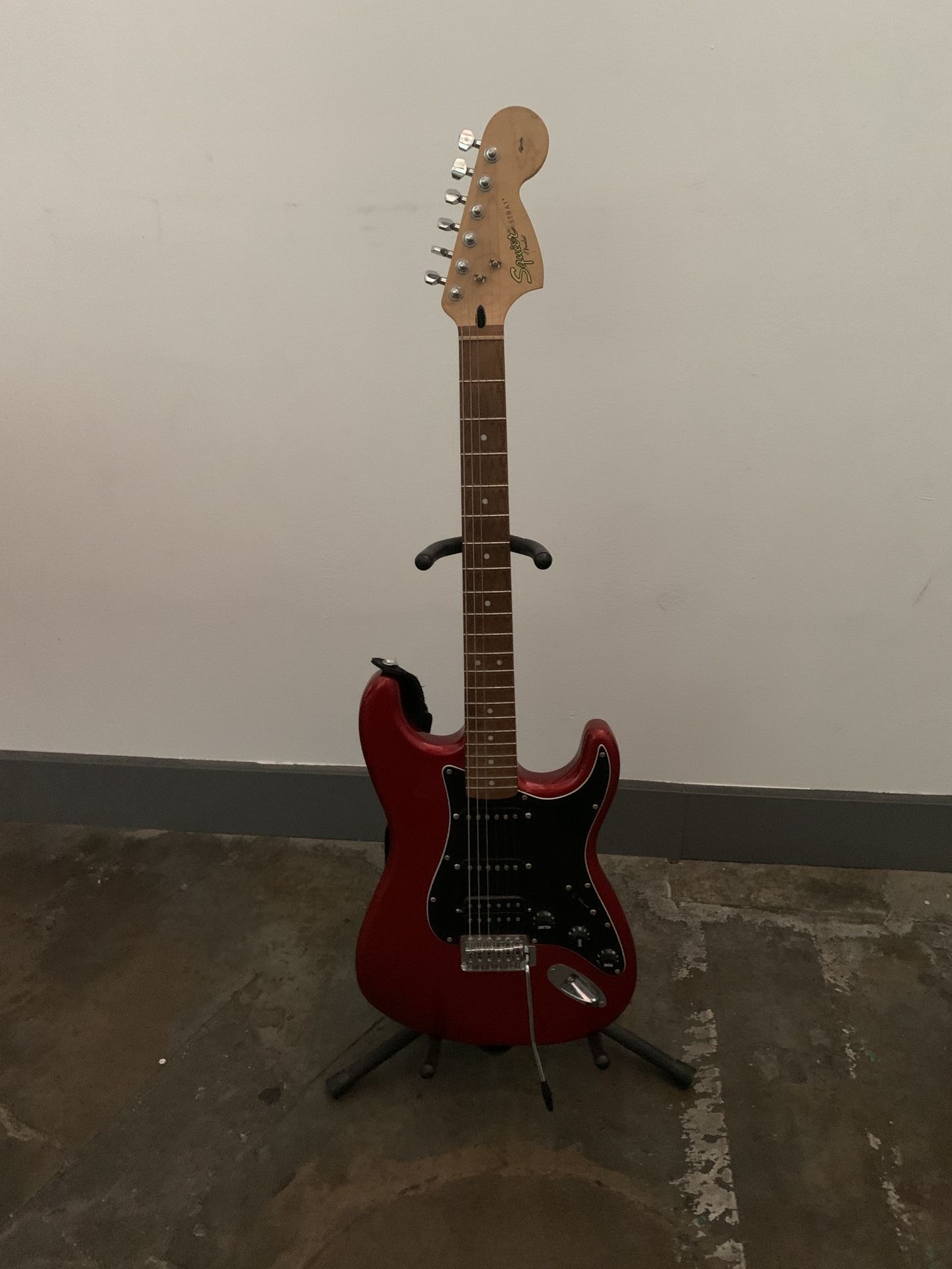 SQUIRE. Stratocaster. By Fender GUITAR