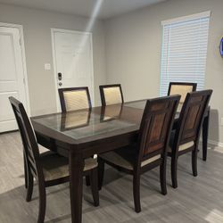 Dinning Table With 6 Chairs 