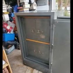 Large Industrial Safe 54x32x27 W Keys And Smooth Combo
