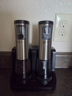Electric Salt and Pepper Shaker